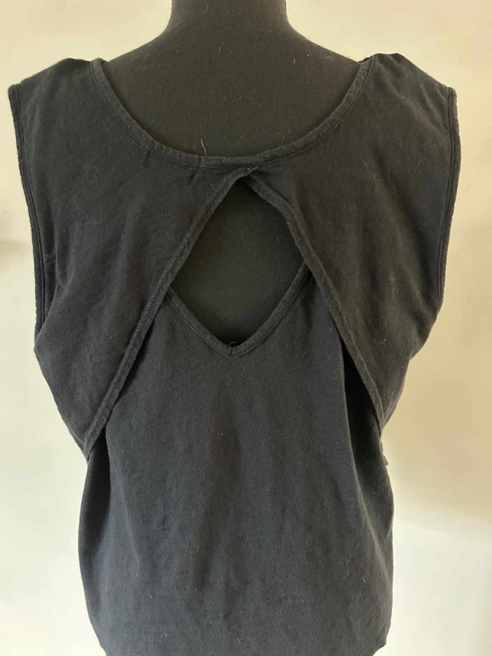 Black Twist-Back Sleeveless Tank Top